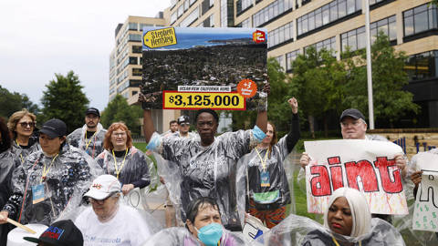 posner37_David BerdingGettyImages_unitedhealthcare_protest