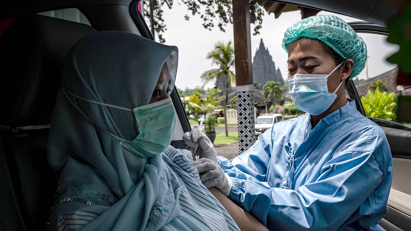 frankel131_Ulet IfansastiGetty Images_vaccine indonesia