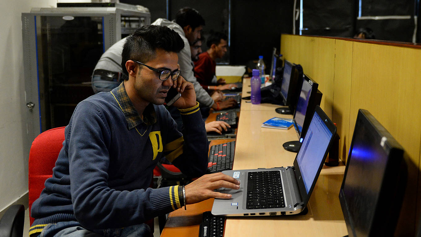 subramanian32_SAJJAD HUSSAINAFP via Getty Images_indiaworker
