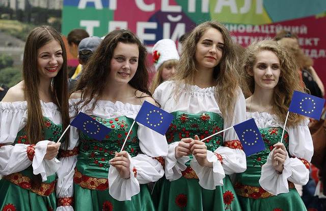 Ukraine Women EU Flags_EEAS_Flickr
