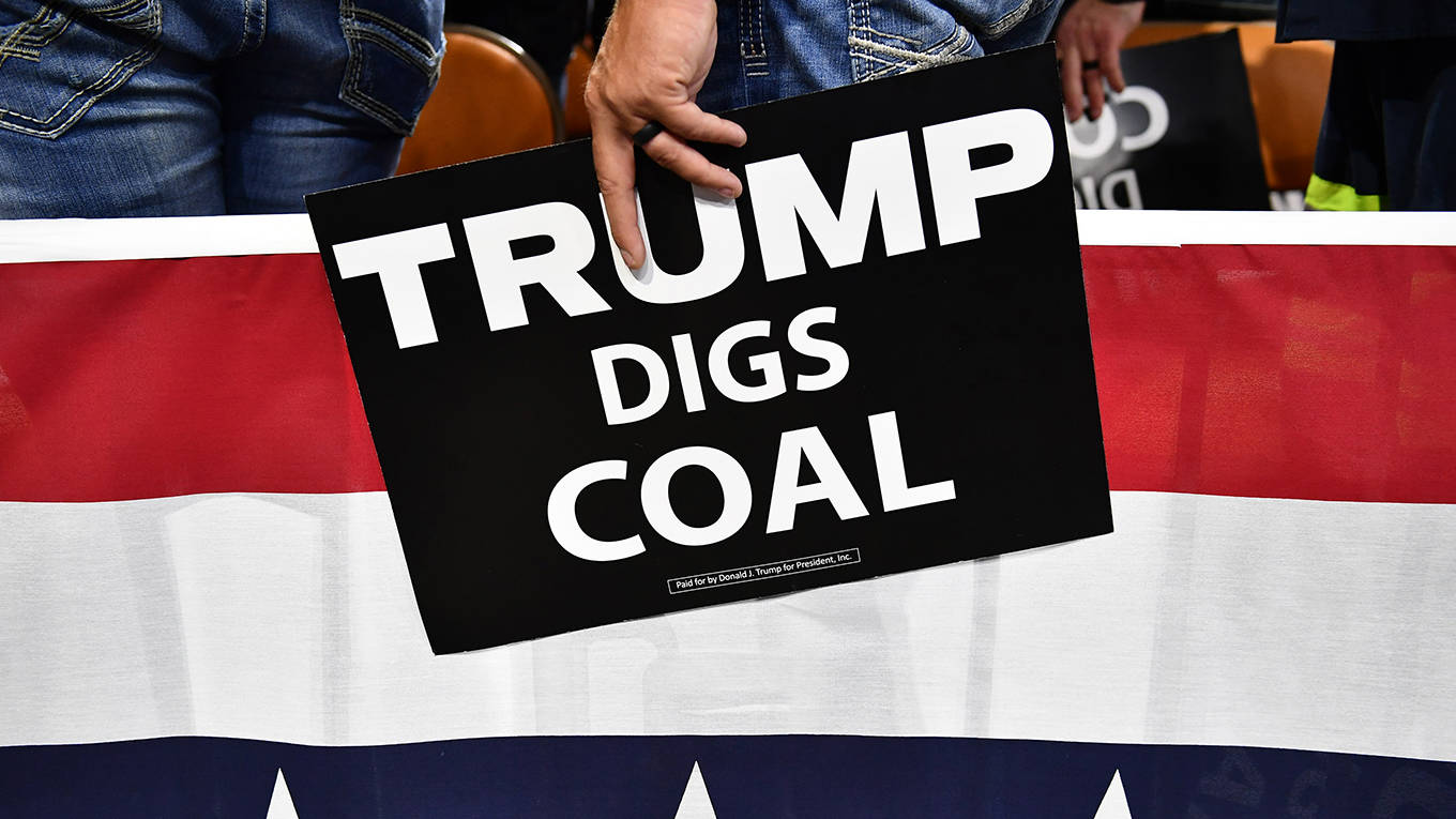 kortenhorst9_MANDEL NGANAFP via Getty Images_trumpdigscoalsignprotest