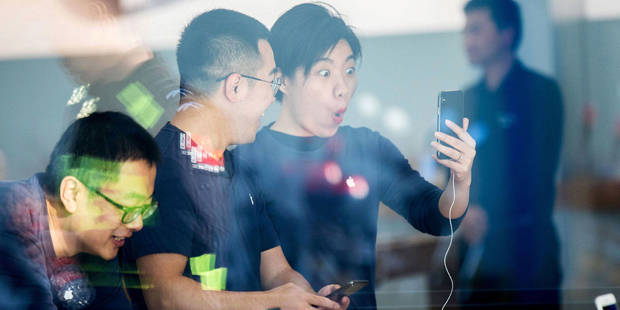 Chinese customers look at the new iPhone X 
