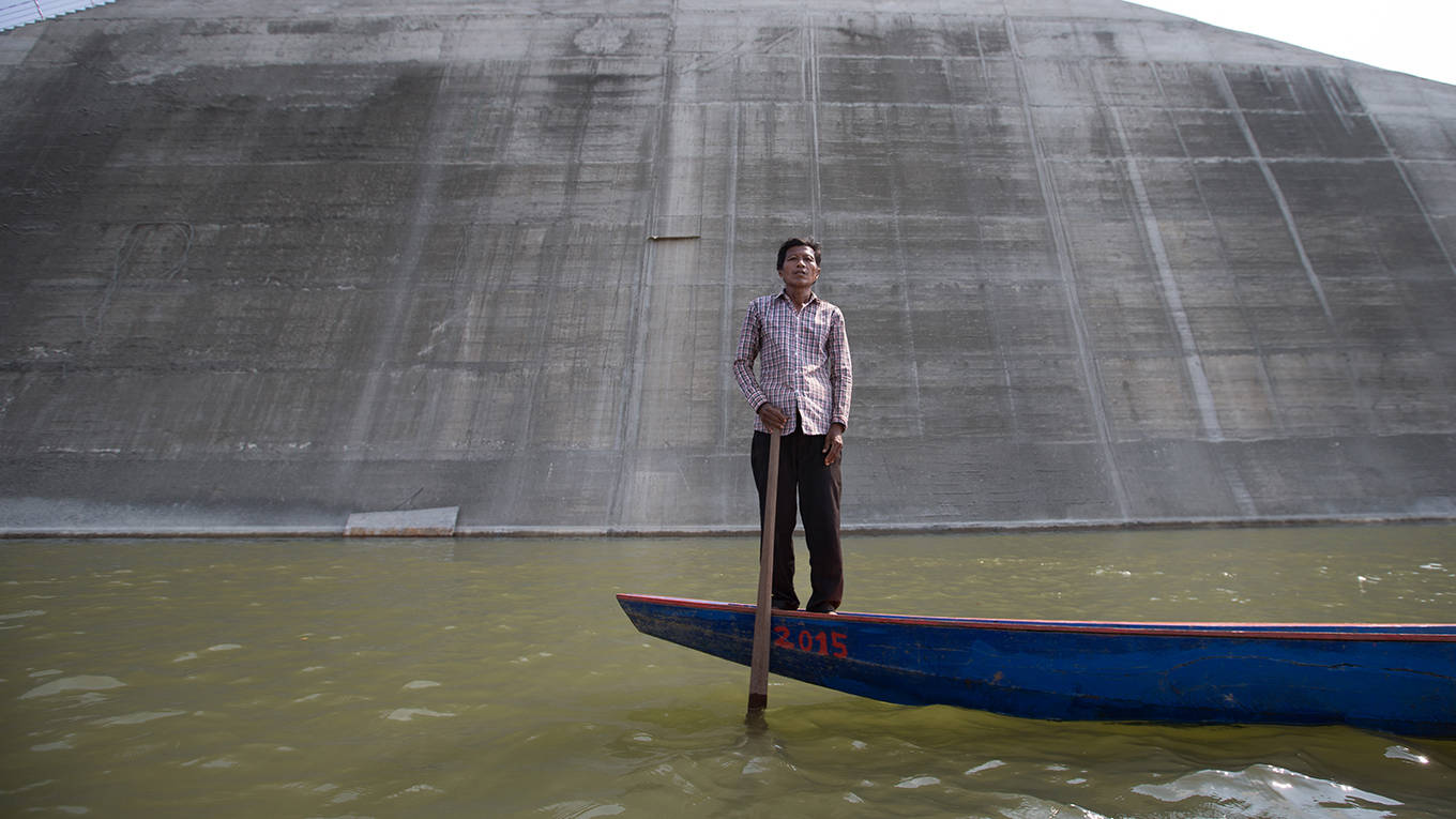 chellaney115_JasonSouthFairfaxMediaGettyImages_mekongdammanboat