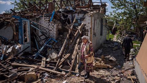 fedder1_ DIMITAR DILKOFFAFP via Getty Images_ukraine destruction