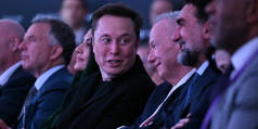 zucman3_Roberto SchmidtGettyImages_musk_schmidt