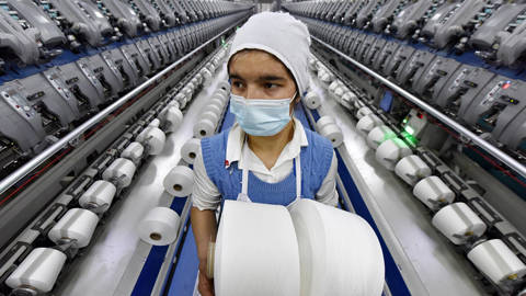 acemoglu65_Que HureVCG via Getty Images_chinese factory