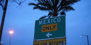 Mexico US border sign
