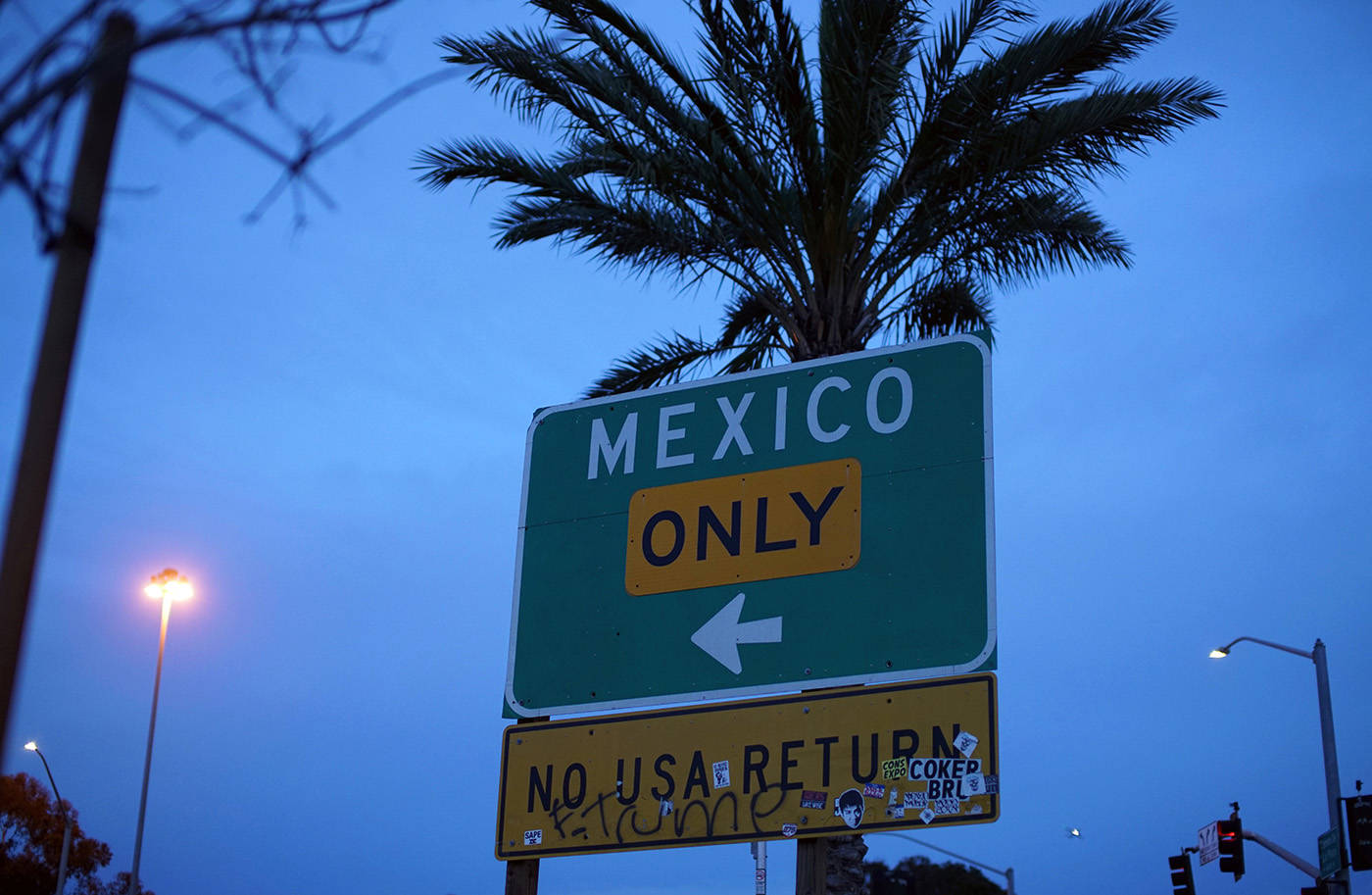 Mexico US border sign