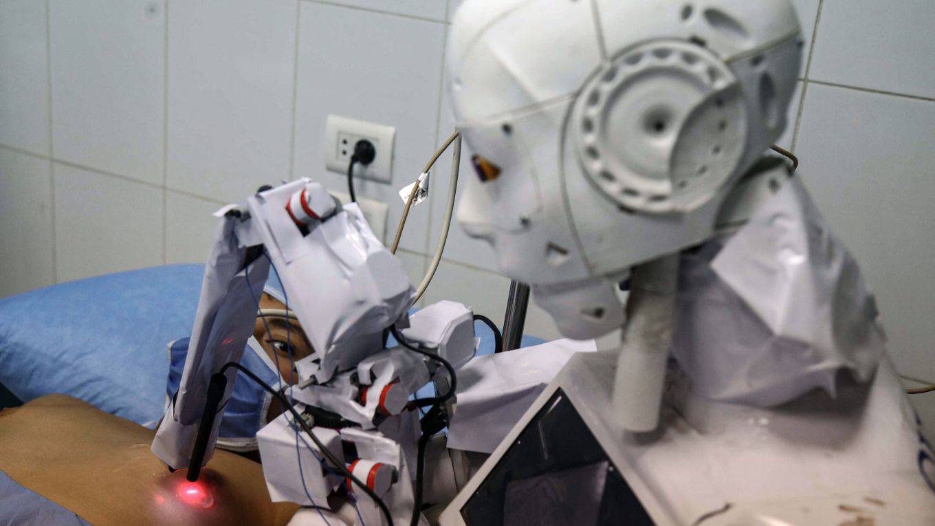 harison2_Mahmoud Bakkarpicture alliance via Getty Images_covid robot