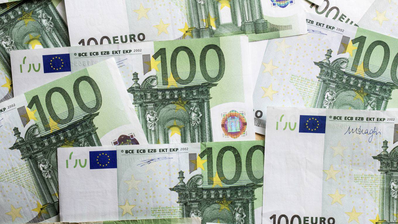 dupre2_Jose A. Bernat Bacete_getty images_euro notes