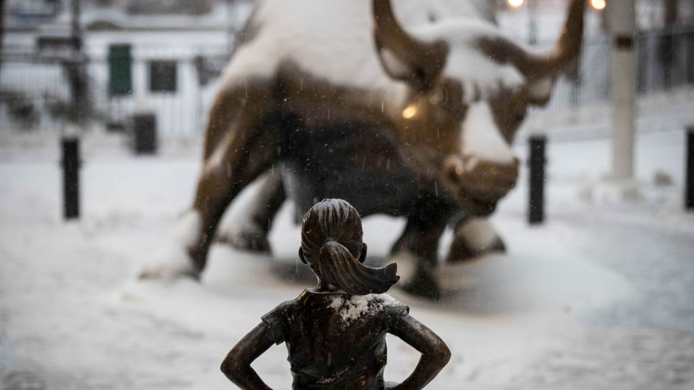 fearless girl statue snow
