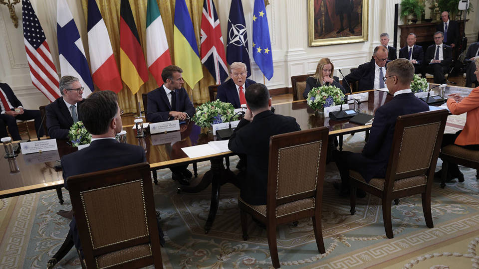 Rusija obtožuje Finsko in ne kaže zaskrbljenosti zaradi novih sankcij, Nemčija in Francija pa si prizadevata za sankcije proti Lukoilu.