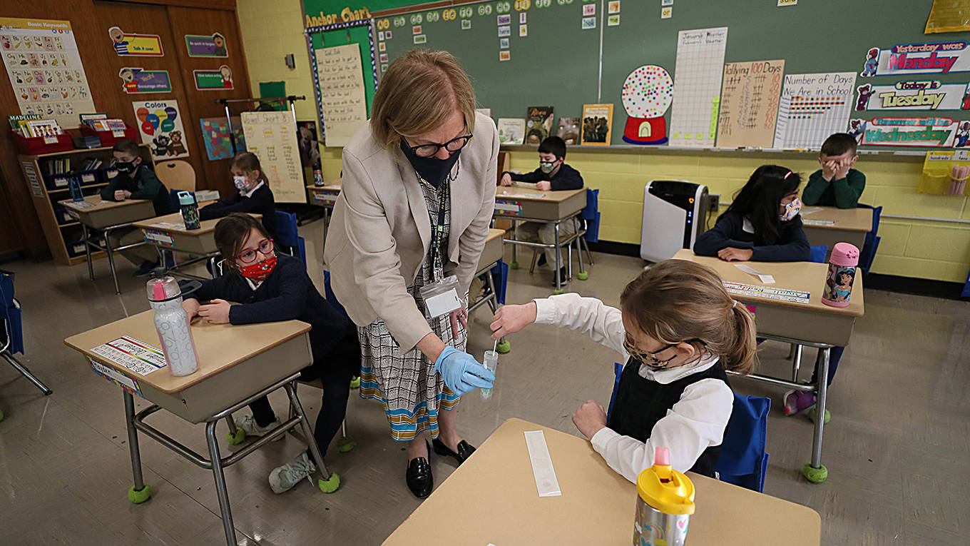 johnson144_Suzanne KreiterThe Boston Globe via Getty Images_covidschooltesting