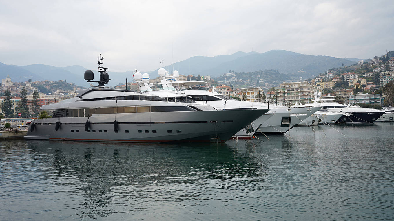 acemoglu45_ANDREA BERNARDIAFP via Getty Images_russiaoligarchyacht