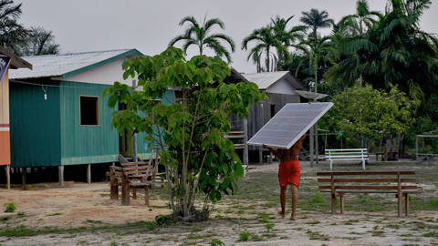 barral1_CARL DE SOUZAAFP via Getty Images_brazilsolarpower