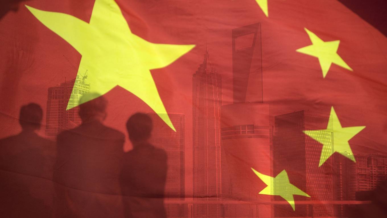 leonard73_Getty Images_chinaflagbusinessmen