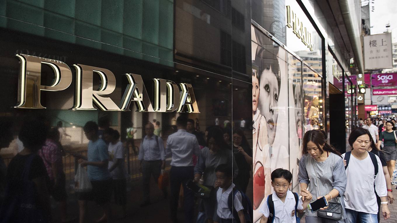 sheng91_Budrul ChukrutSOPA ImagesLightRocket via Getty Images_hong kong shoppers