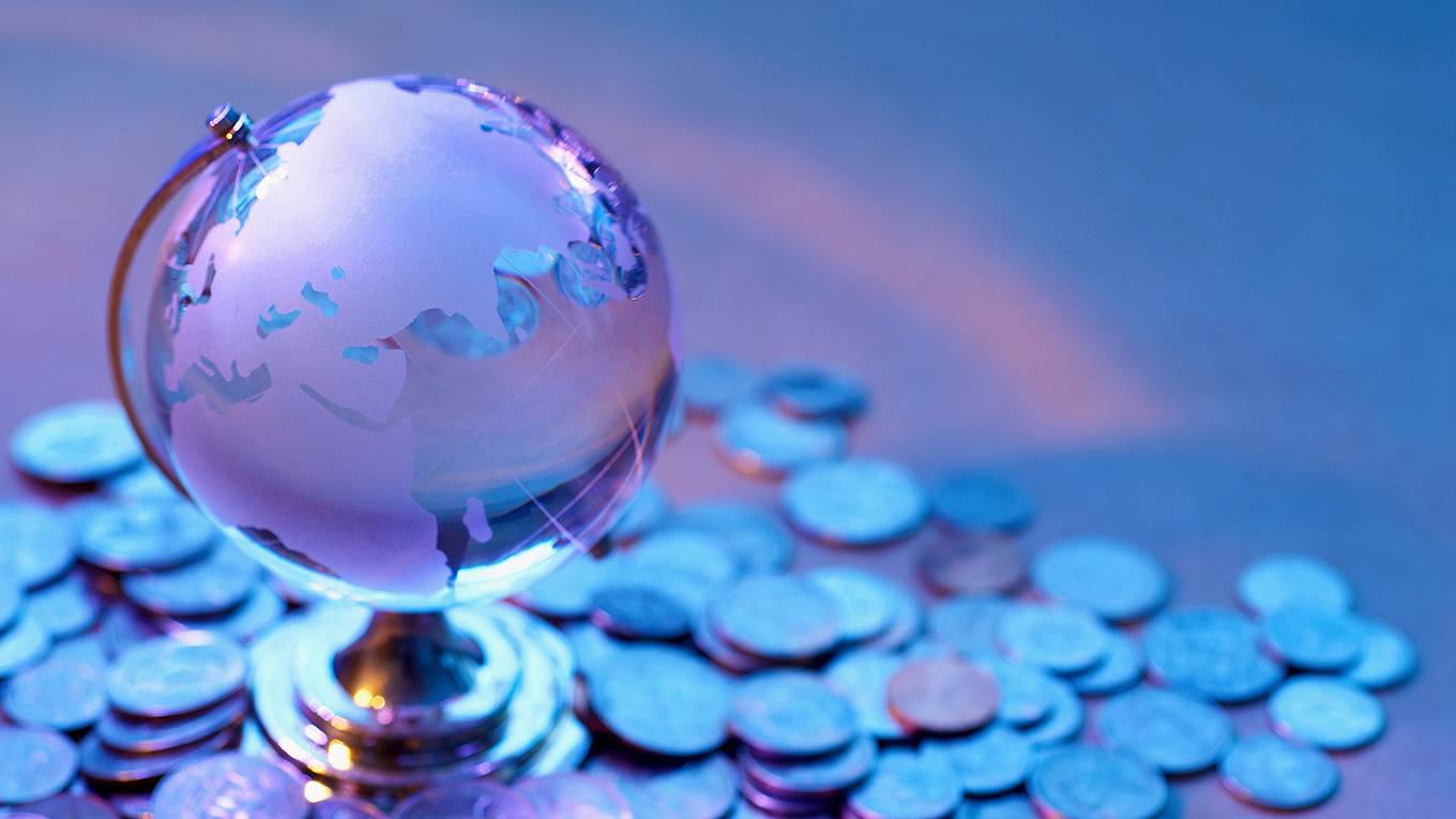 hruby2_Gettyimages_globecoinblue