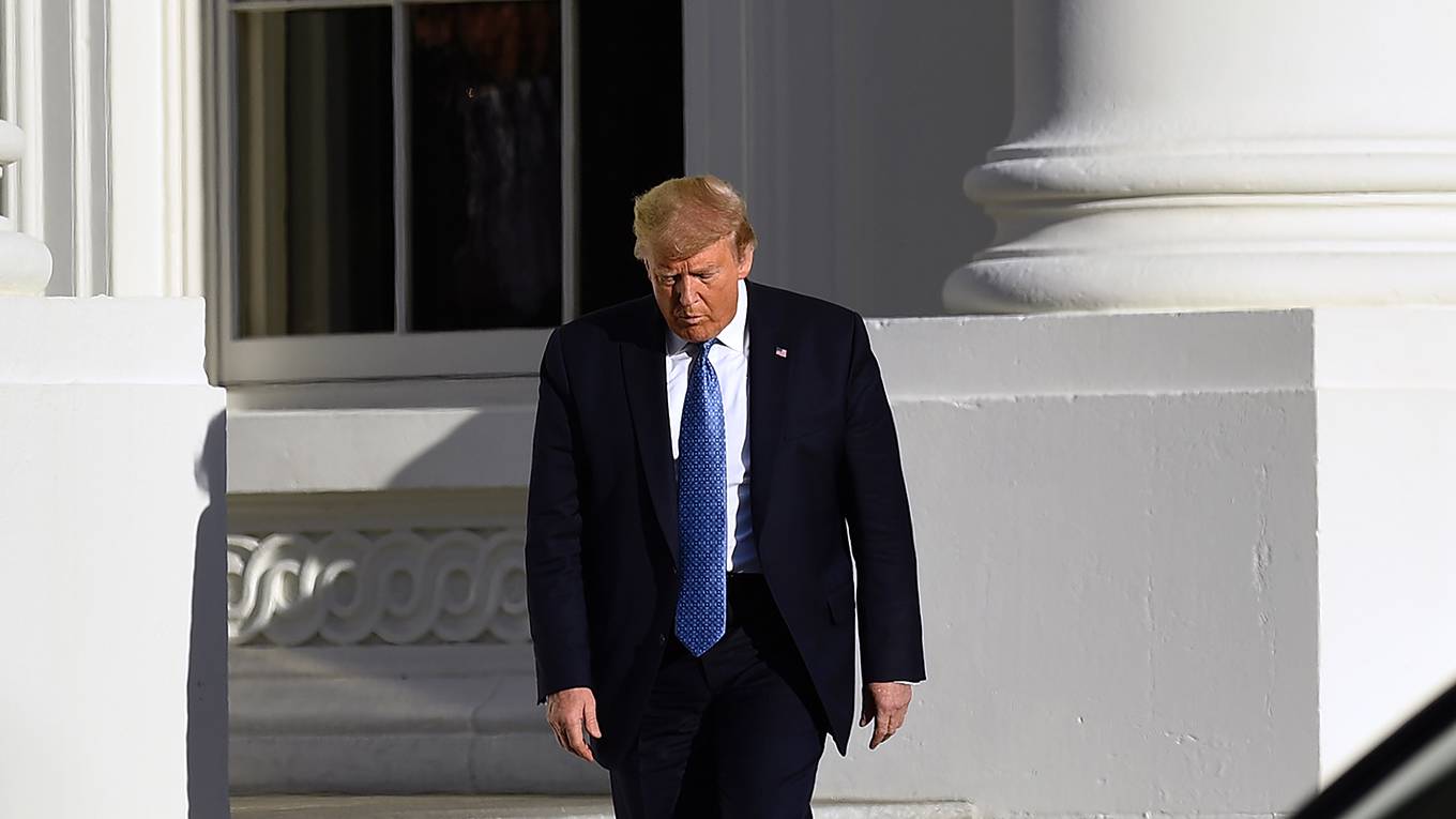 benami164_BRENDAN SMIALOWSKIAFP via Getty Images_trumpwalking