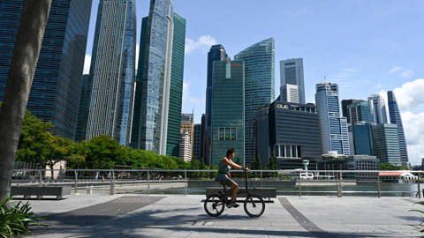 khor5_ROSLAN RAHMANAFP via Getty Images_singaporefinancialdistrict