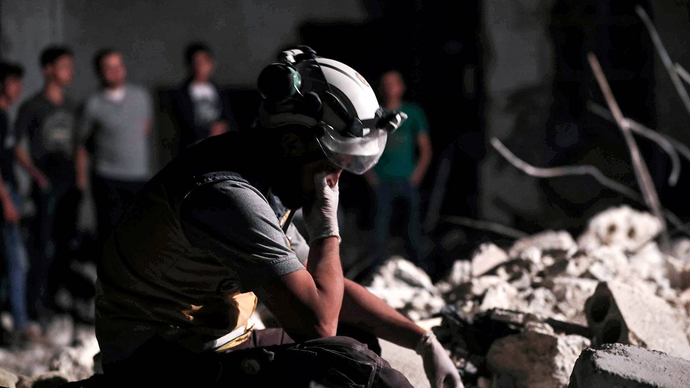 kupchan2_OMARHAJKADOURAFPGettyImages_syriansoldierbuildingruins