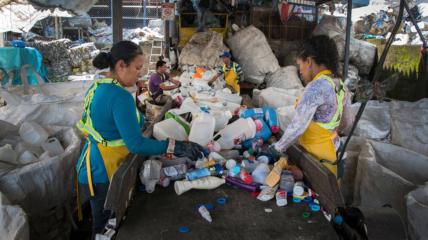 nwaloziri1_EZEQUIEL BECERRAAFPGetty Images_sorting rubbish