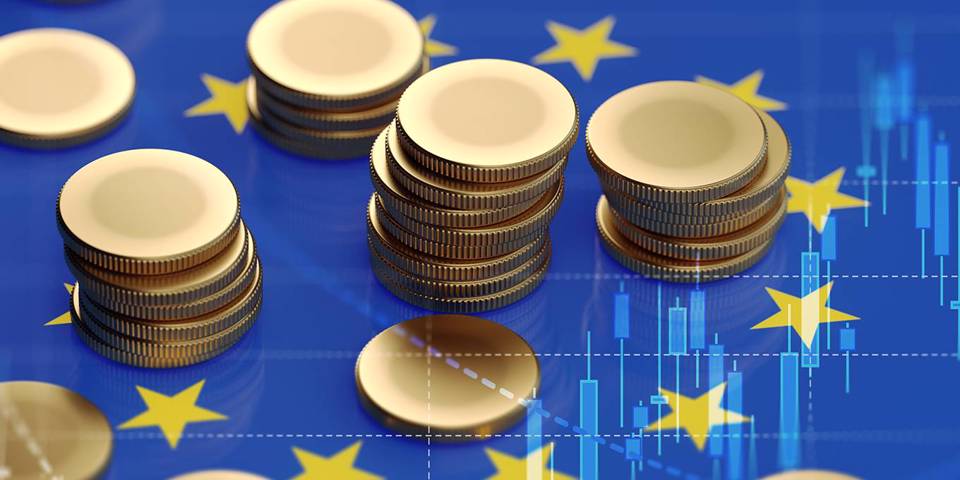 gros126_MicroStockHub_getty images_eu flag coins