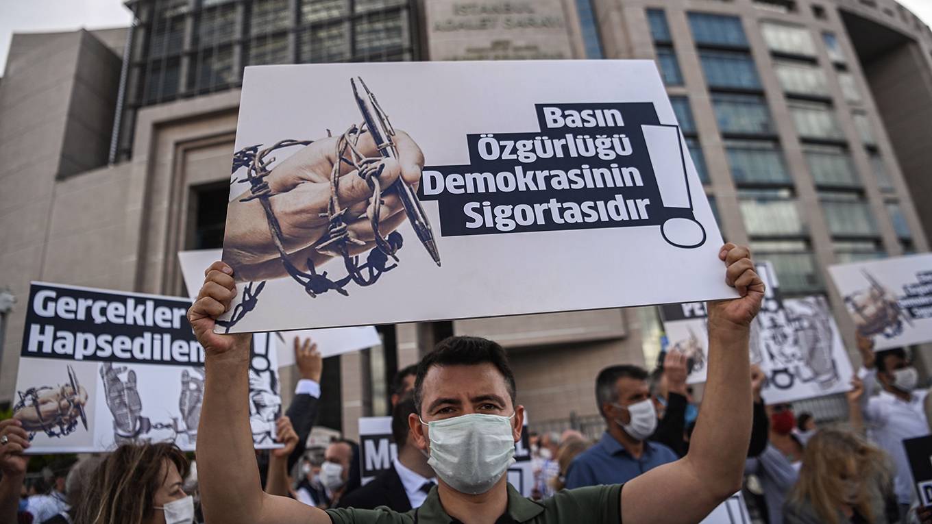 schiffrin8_OZAN KOSEAFP via Getty Images_turkeymediaprotest