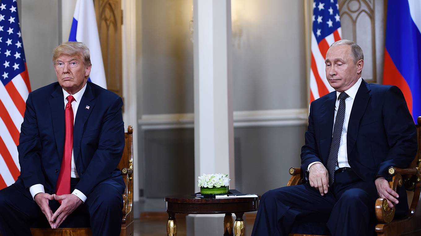 nye196_ BRENDAN SMIALOWSKIAFP via Getty Images_trumpputinuncomfortable