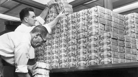 op_buiter2_BettmannGettyImages_1956_federal_reserve_bank_philadelphia