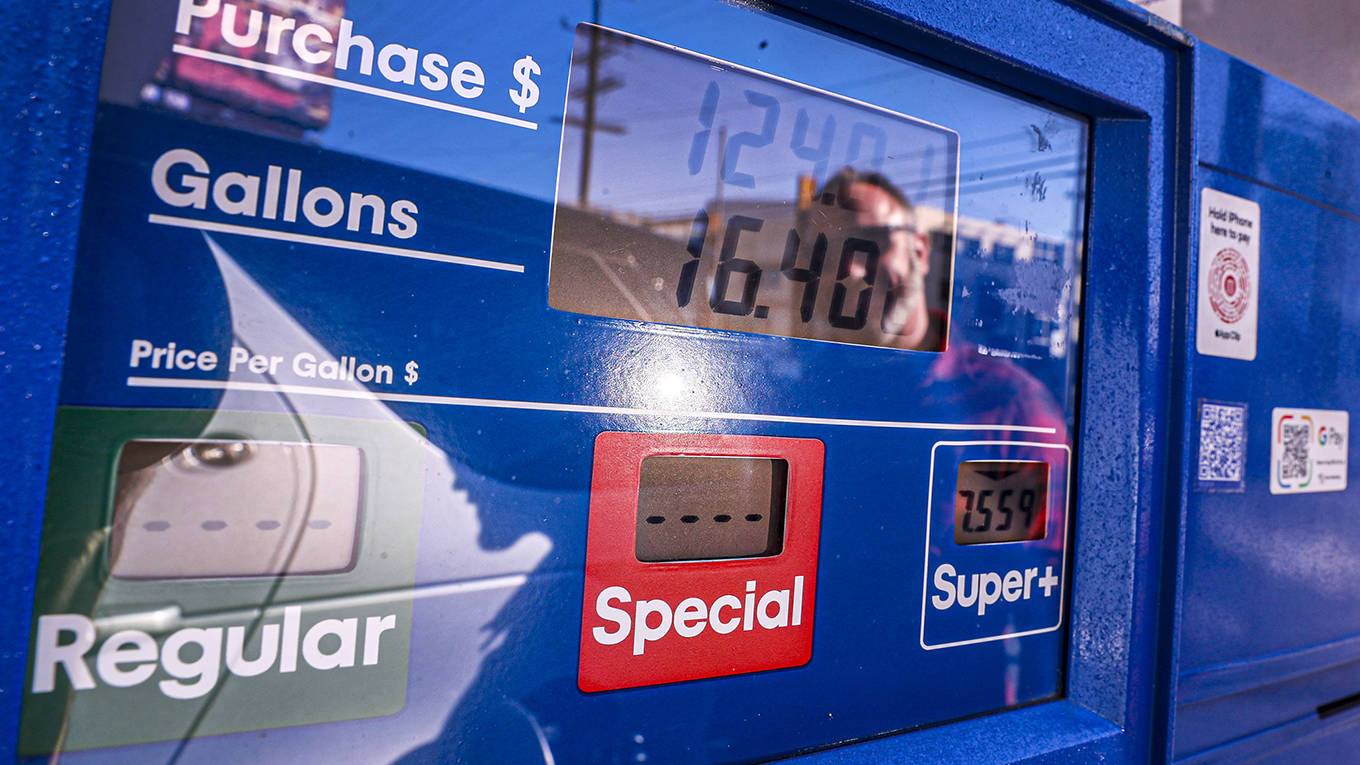 gros161_Robert GauthierLos Angeles Times via Getty Images_gasprices