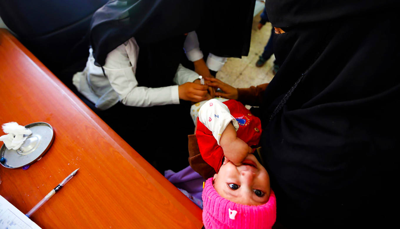 Yemini child polio vaccination