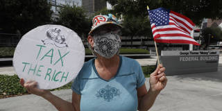 singer199_Bob LeveyGetty Images for MoveOn_taxrich