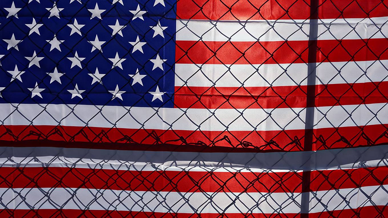 eichengreen138_SANDY HUFFAKERAFP via Getty Images_americanflagfence