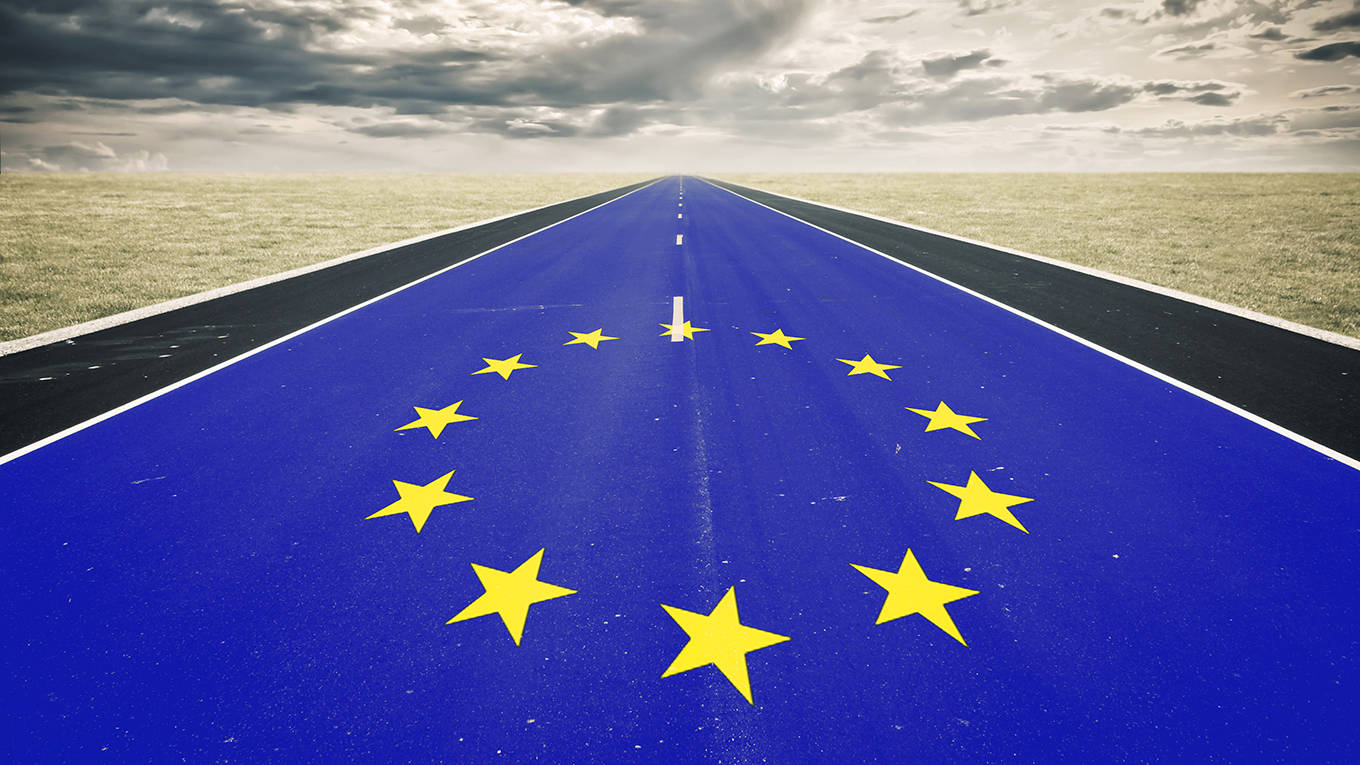 palacio95_GettyImages_EUflagendlessroad