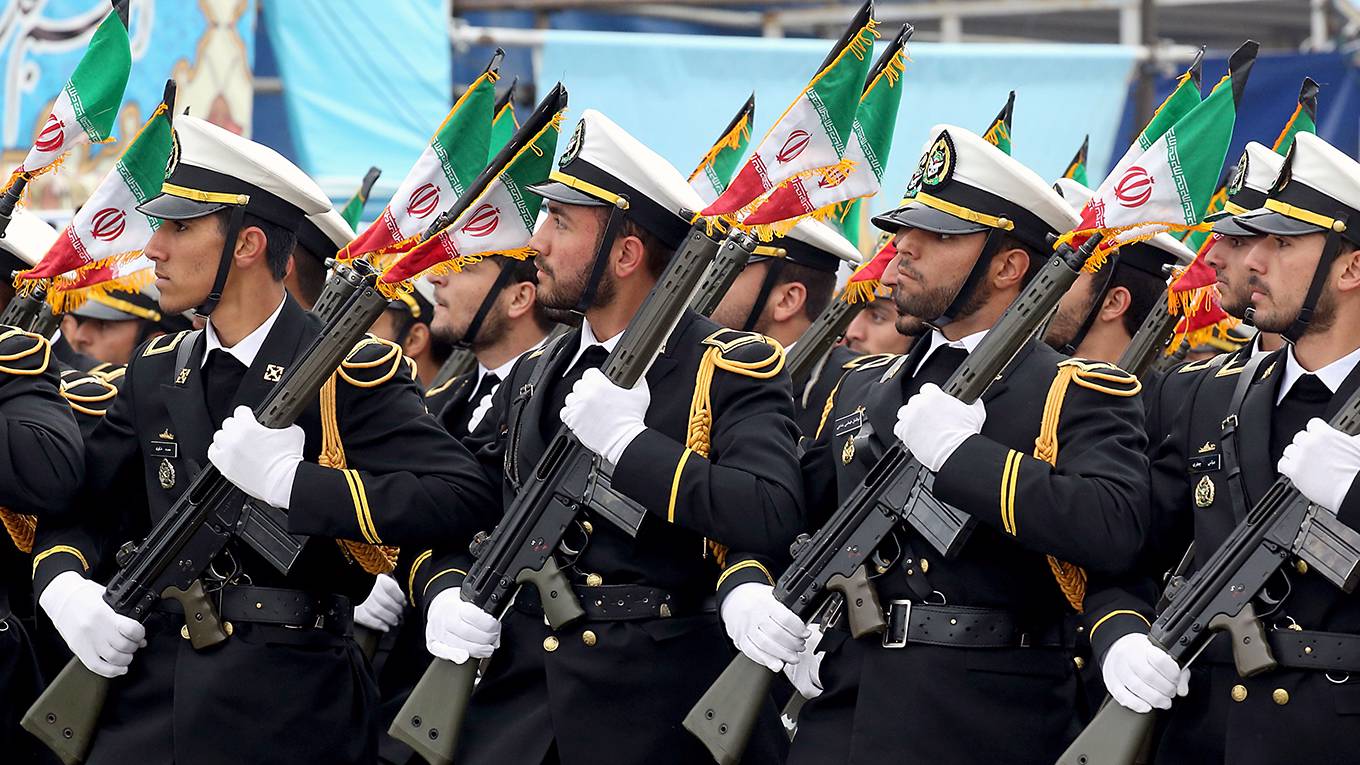 saikal2_AFPGetty Images_iraniansoldiersmarch