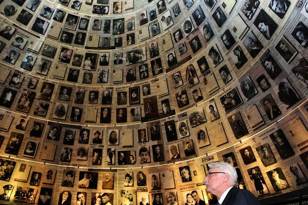 avineri49_Gali Tibbon_Stringer_Getty Images_holocaust memorial