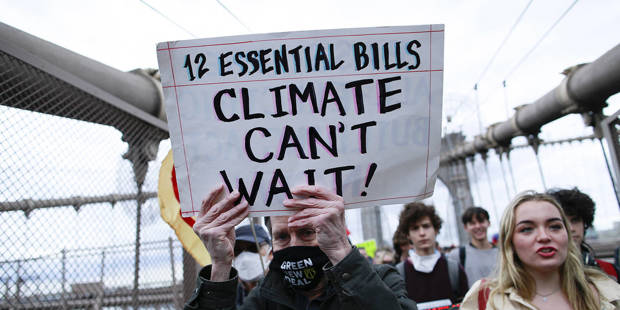 moec1_KENA BETANCURAFP via Getty Images_climatechangeprotest