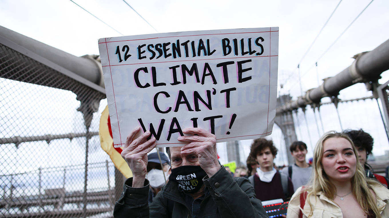 moec1_KENA BETANCURAFP via Getty Images_climatechangeprotest