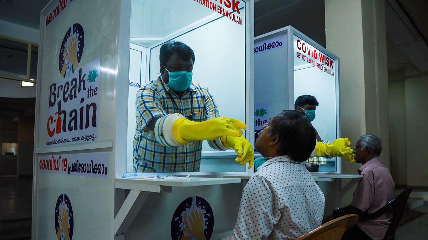 tharoor140_ARUN CHANDRABOSEAFP via Getty Images_keralaindiacoronavirus
