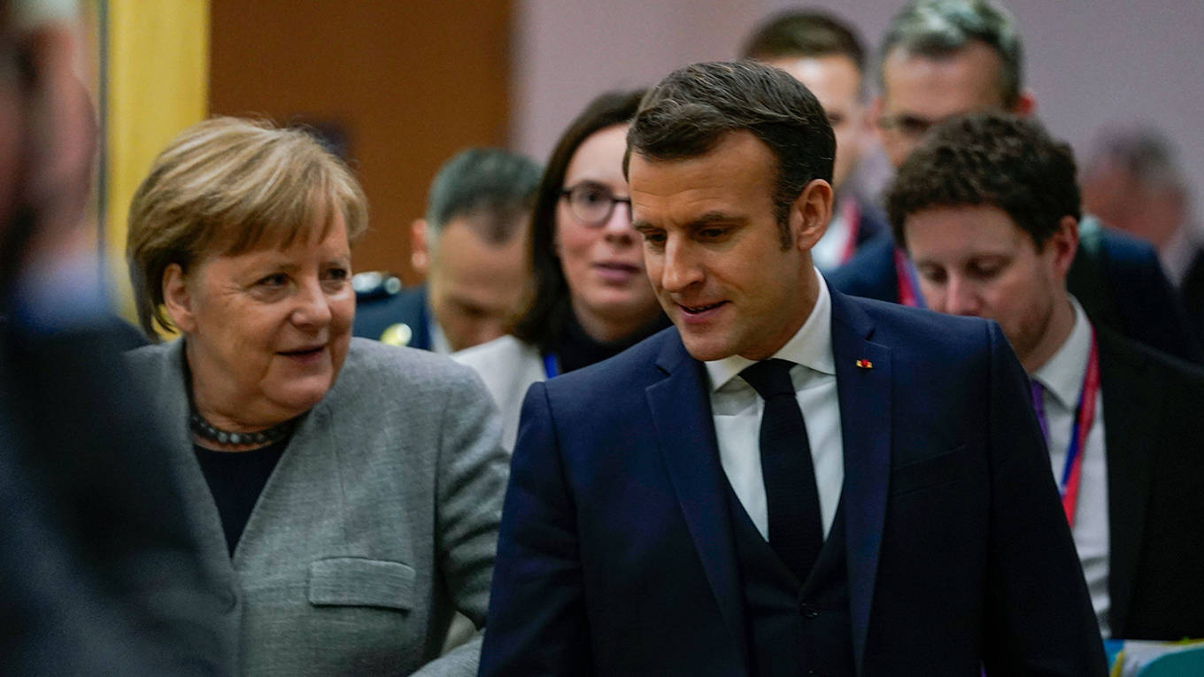 reichlin21_ KENZO TRIBOUILLARDPOOLAFP via Getty Images_merkelmacron
