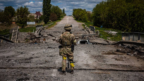 bildt101_DIMITAR DILKOFFAFP via Getty Images_ukrainerussiawar