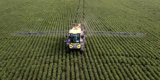 bollmohr1_ IVAN PISARENKOAFP via Getty Images_pesticide farming