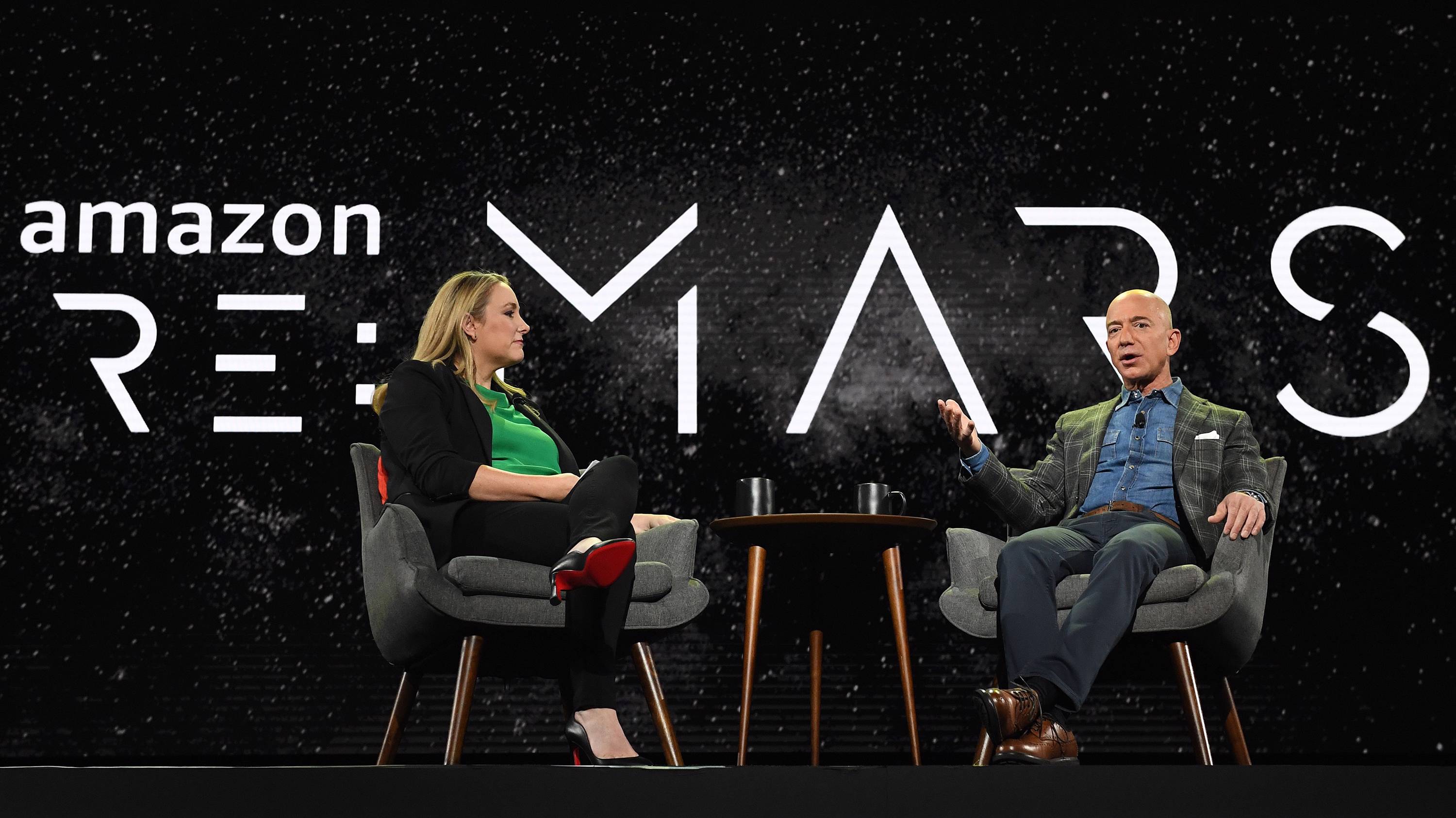 agar4_MARK RALSTONAFP via Getty Images_jeffbezosspace