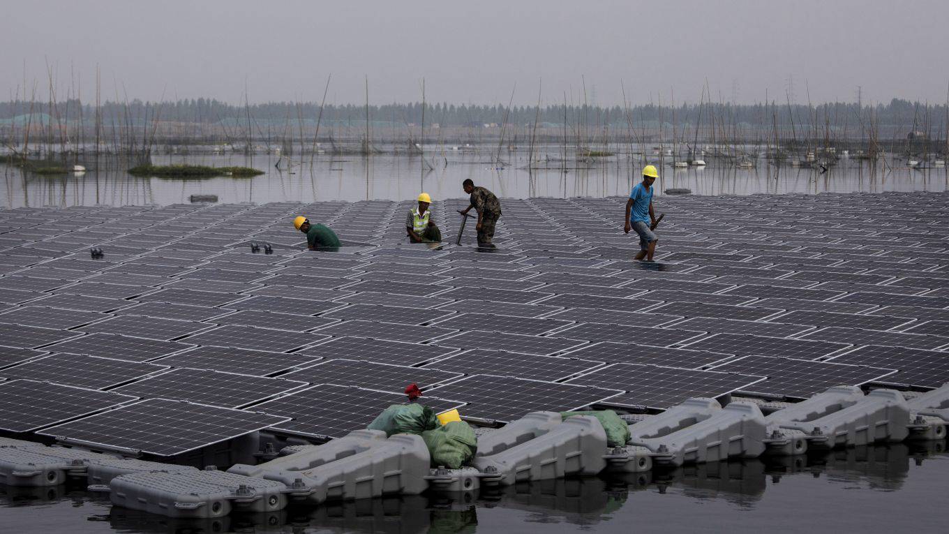 xhan1_Kevin FrayerGetty Images_china solar power