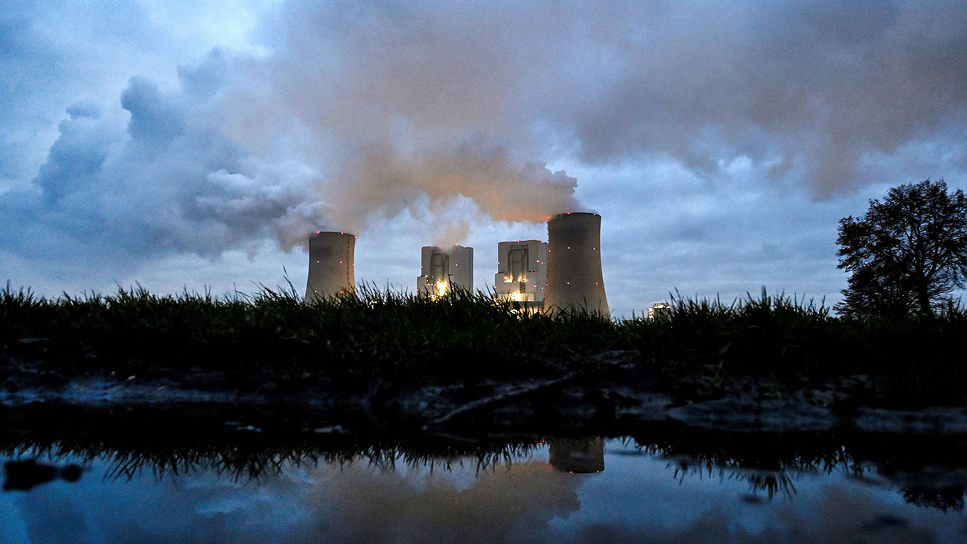 sinn103_INA FASSBENDERAFP via Getty Images_germanypowerplant