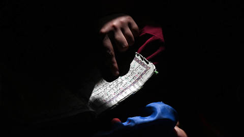 brown122_WakilKohsarGettyImages_readinginthedark