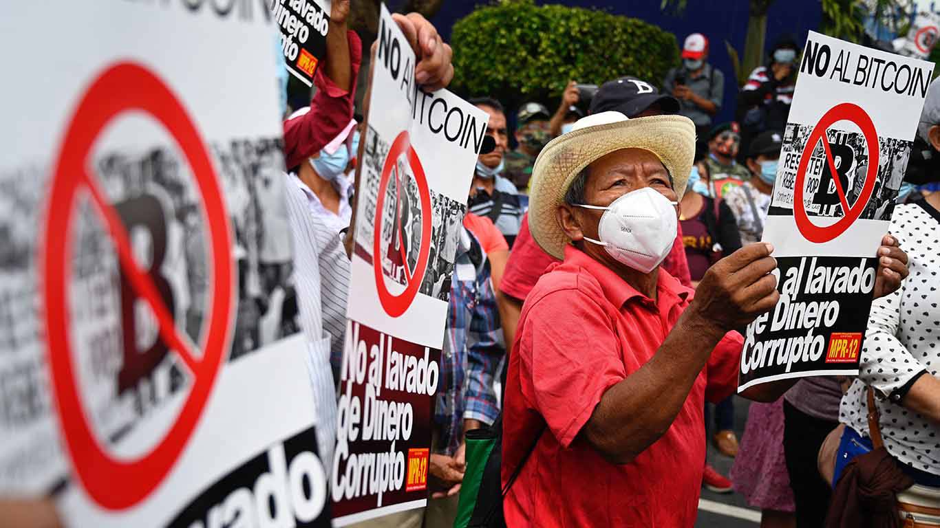 frankel127_MARVIN RECINOSAFP via Getty Images_bitcoin el salvador