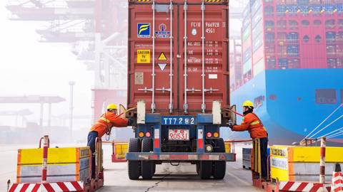 berglof24_STRAFP via Getty Images_chinashippingtrucktrade