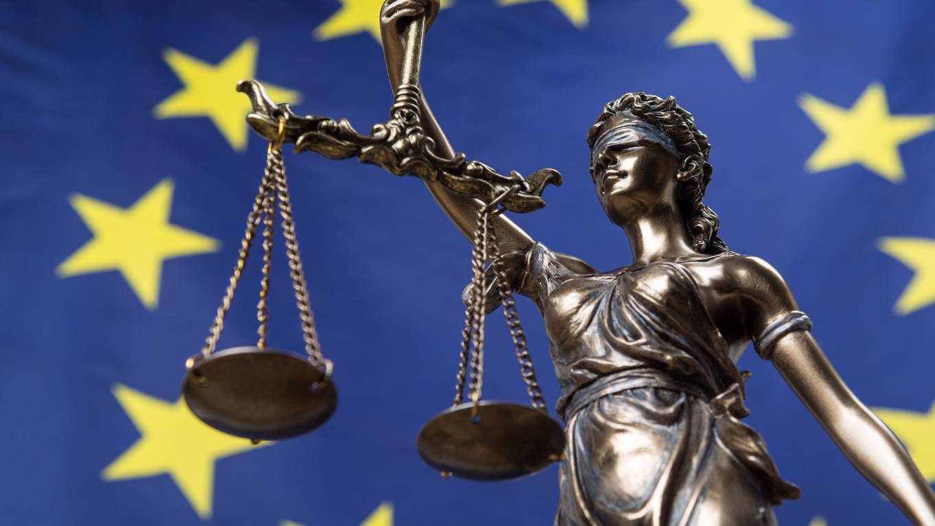 tuppurainen1_GettyImages_justicestatueEUflag